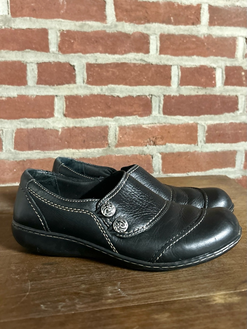 Clarks Slip On Loafers Women’s 9M Textured Leather Comfort